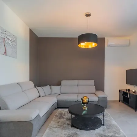Mara Villa Vrsi
