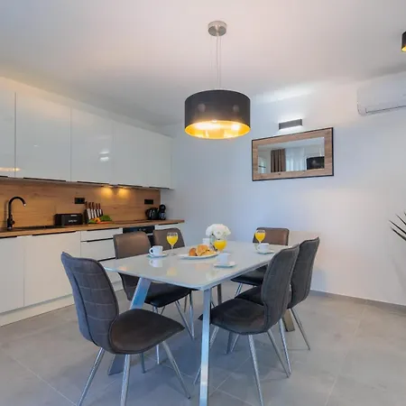 Mara Villa Vrsi