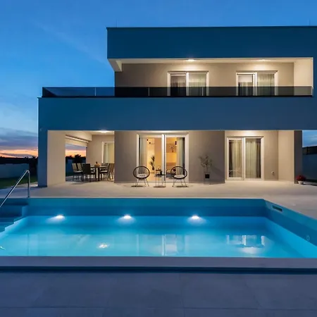 Mara Villa
